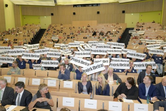 Forderung nach Projektbeirat im Plenum